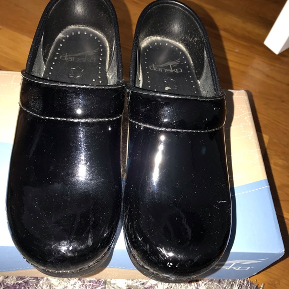 Black Patent Leather Danskos - Picture 4 of 5